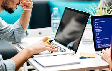 随着科技的飞速发展，移动办公已经成为现代职场人士的必备技能。在手机和电脑上协同工作的软件组合，能够满足我们随时随地工作的需求。下面为您推荐3-5款在手机和电脑上协同工作极佳的软件组合，并介绍它们如何通过云同步实现无缝衔接，满足移动办公的需求。同时结合正版官方传奇下载和ChromeOS_v4.377多元方案执行策略等关键词进行阐述。